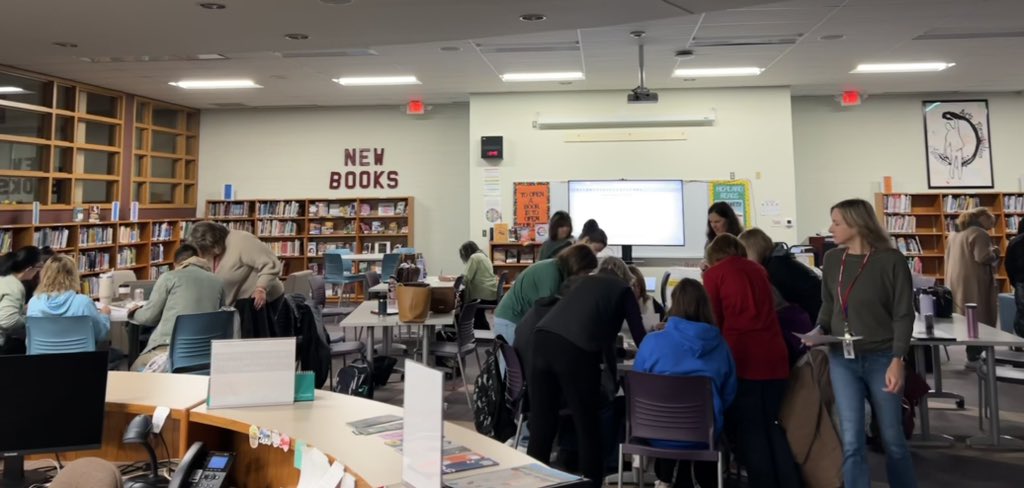 Grateful for our fantastic paraeducators and the opportunity to engage and learn together today! @LibertyvilleD70