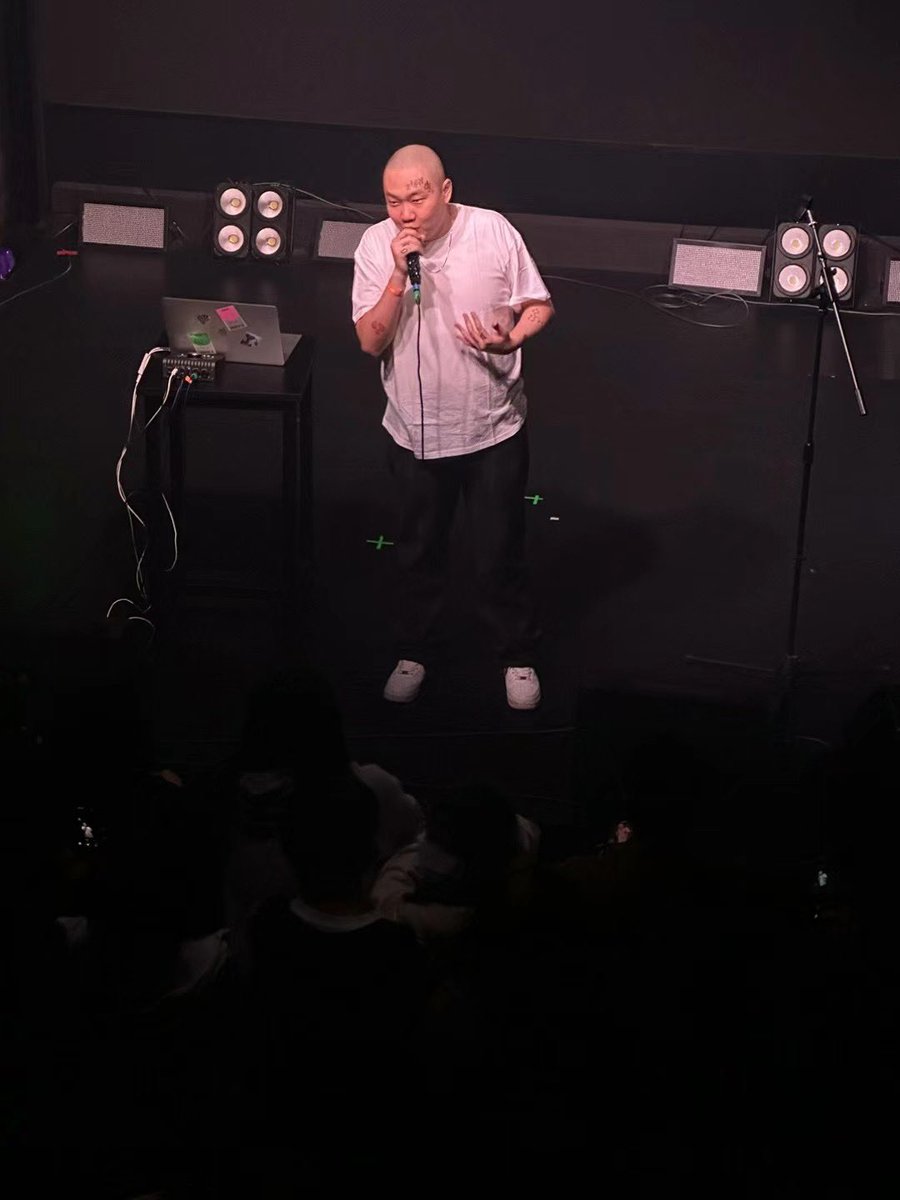 did a 2 hour solo live show in my city, i sang some old before 2018 songs only for this show, they knows the every songs lyrics, they listen to my music since they in high school now they have a job, the feeling is unreal, my music grow with them, this really make me want to cry