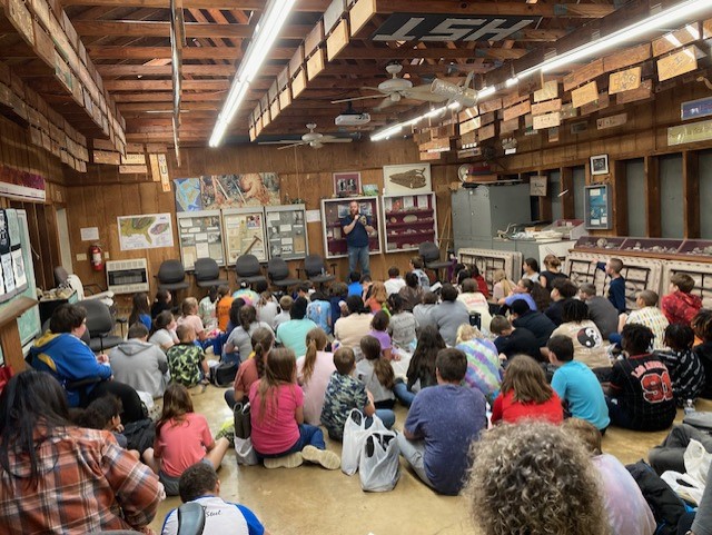 UTMCCSC's tweet photo. What a day with Selmer Elementary School 5th Grade Cubs!
#CoonCreek #CoonCreekScienceCenter #fossil #fossildig #fieldtrip #science #Selmer #SelmerTN #SelmerElementary #5thGrade #TN #Tennessee #westTennessee #Cretaceous #education #McNairyCounty #McNairyCountyTN #canyoudigit https://t.co/NiKy4kYL9M