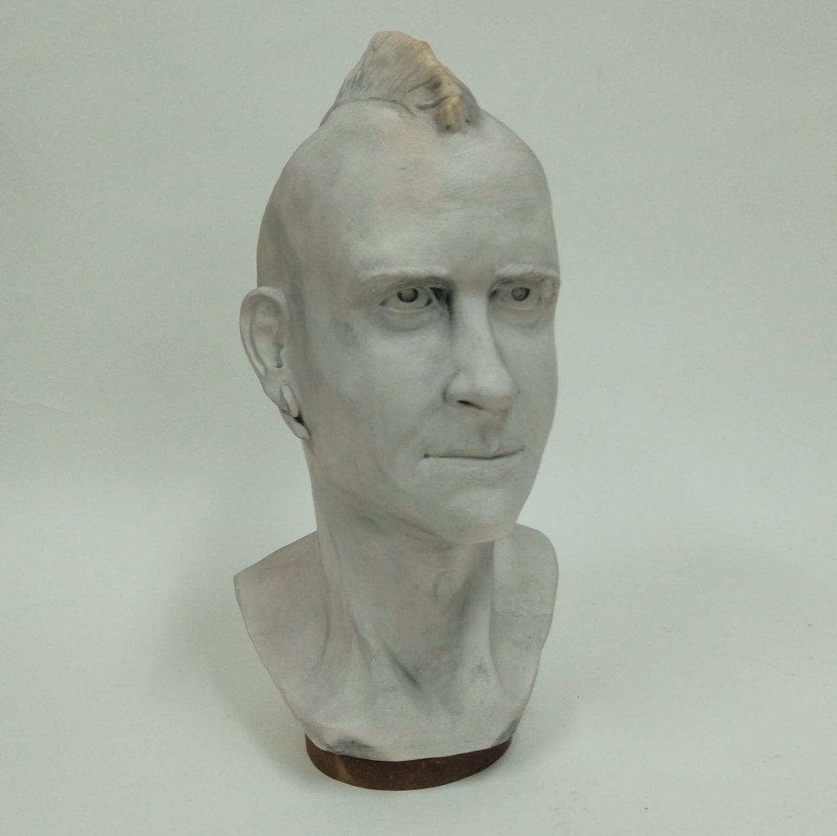 jorgeyunta1's tweet photo. El próximo jueves 26 a las 19h se inaugura el #salondeotoño (Casa de Vacas, parque del Retiro, Madrid) de @AEPEMadrid donde he sido seleccionado con esta pieza. #sculpture #figurativeart #ceramic https://t.co/lxneKePY5y