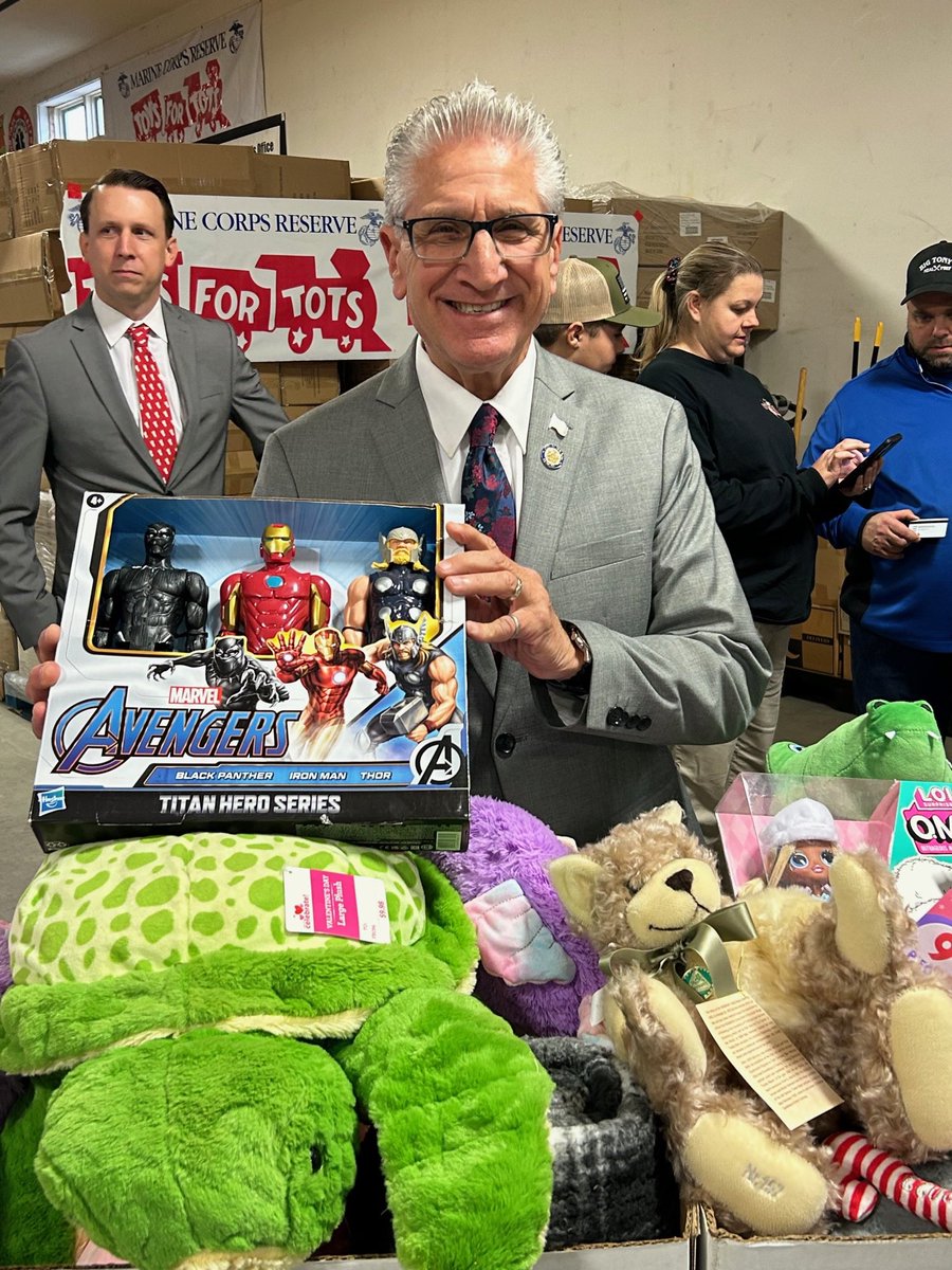 JamesTedisco's tweet photo. Where the Marines go we follow! Proud to join @SheriffZurlo &amp; many community partners to kick-off 2023 Capital Region Toys for Tots holiday toy drive today in Mechanicville! Dunkin donated $25,000 to Toys for Tots. Thanks to the Marine Corps League for organizing the drive! https://t.co/3HV7qS8qlS
