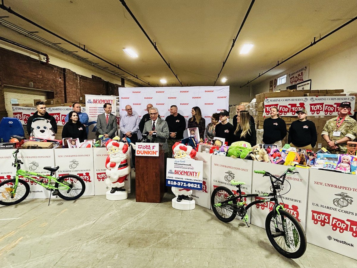 JamesTedisco's tweet photo. Where the Marines go we follow! Proud to join @SheriffZurlo &amp; many community partners to kick-off 2023 Capital Region Toys for Tots holiday toy drive today in Mechanicville! Dunkin donated $25,000 to Toys for Tots. Thanks to the Marine Corps League for organizing the drive! https://t.co/3HV7qS8qlS