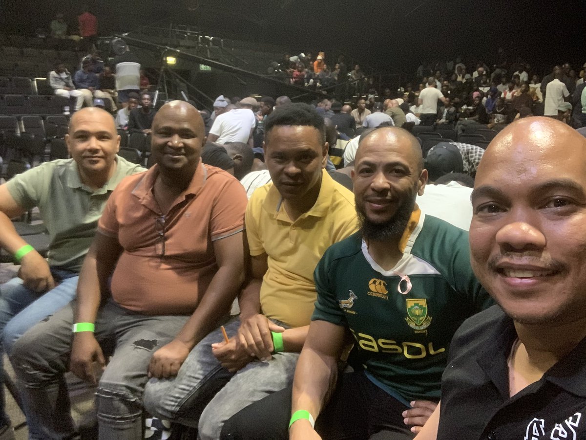 audas_vanschoor's tweet photo. What a way to kick off ENCOUNTER WEEKEND ! .
.
100s of Men making decisions for Jesus & lifting up the name of Jesus
.
.
#3CMen #MensEncounter #RealMenDoEncounter #YouCanStillMakeIt #God1st #Restore #EncounterChangesEverything #IoveourChurch #Restoration https://t.co/So6EhNKamF