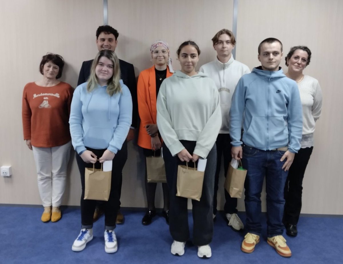 SAPAD87's tweet photo. Ce soir, cérémonie des lauréats 2023 DNB+Bac du SAPADHE87 en présence de Mme l’lA-DASEN. Les 23 lauréats n’ont pas tous pu être là mais quel beau moment ! Quel plaisir de les retrouver en meilleure santé ! ⁦⁦⁦@aclimoges⁩ ⁦@Dsden87⁩ ⁦@FGPEP⁩ https://t.co/hpJfb4n7z7