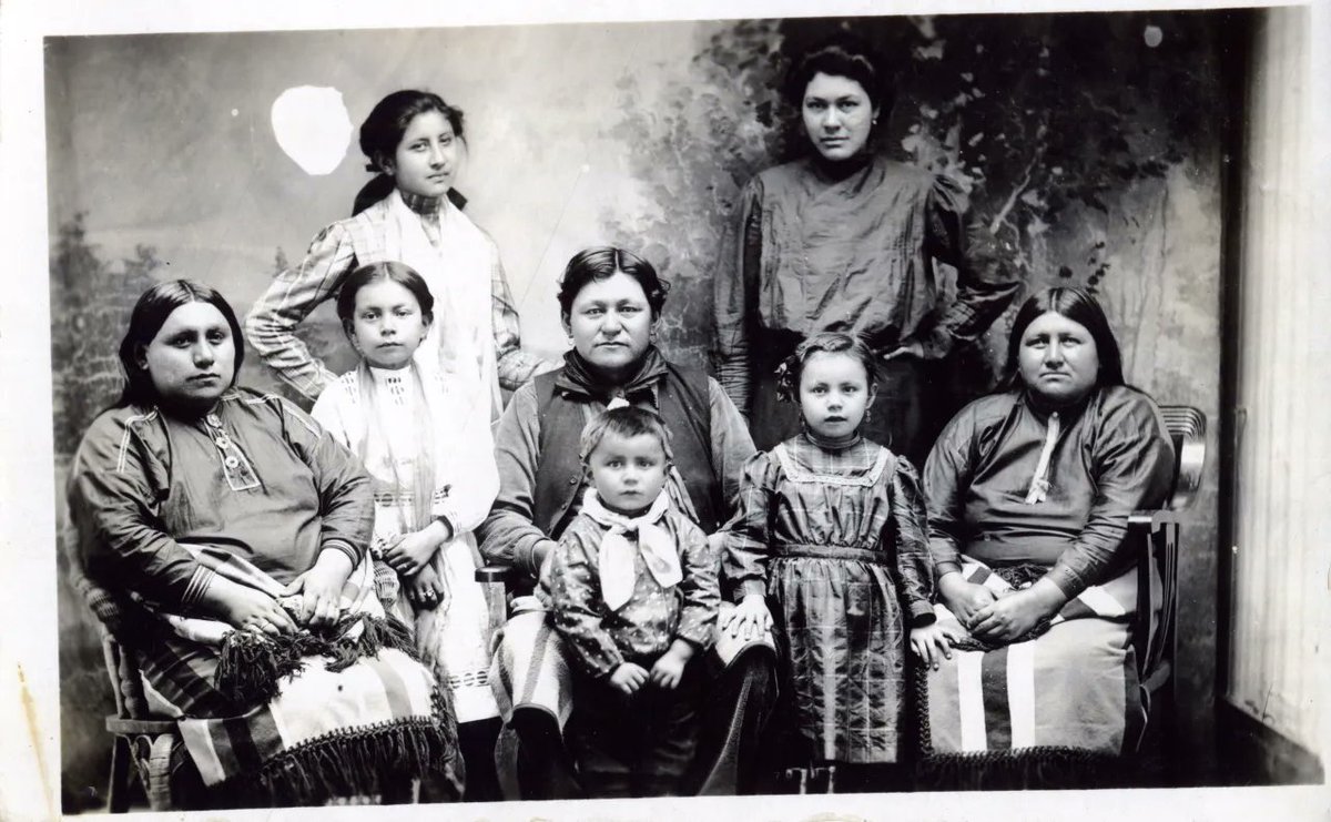Variety's tweet photo. Martin Scorsese's #KillersOfTheFlowerMoon tells the true story of the Osage Nation murders in the early 1920s.

Learn about the history behind the film and see photographs of the real Mollie Burkhart, William Hale and more here: https://t.co/zzAwmyRcLO https://t.co/NdCcpFSUpm