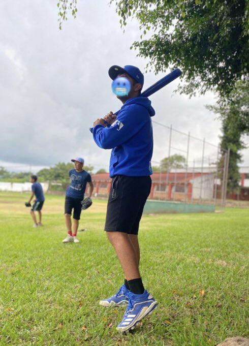 jchucho03's tweet photo. las tardes de béisbol son lo mejor del día jajajaja https://t.co/nHmlPEJYeJ