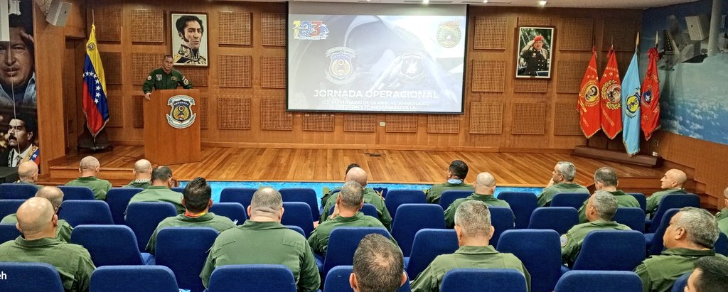 AMB_FANB's tweet photo. 📸 EnFotos || Con gran éxito culmina la jornada operacional realizada en el teatro Hubo Chávez de la @AmabUmbv, actividad que se efectuó en el marco del 103º Aniversario de la @AMB_FANB, 45º Aniversario del @CODAI_FANB
y 3º1 Aniversario de la Rebelión Cívico Militar del #27Nov92. https://t.co/2gaCVPavhL