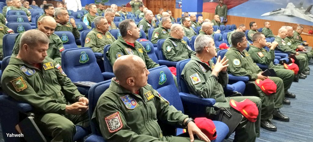 AMB_FANB's tweet photo. 📸 EnFotos || Con gran éxito culmina la jornada operacional realizada en el teatro Hubo Chávez de la @AmabUmbv, actividad que se efectuó en el marco del 103º Aniversario de la @AMB_FANB, 45º Aniversario del @CODAI_FANB
y 3º1 Aniversario de la Rebelión Cívico Militar del #27Nov92. https://t.co/2gaCVPavhL