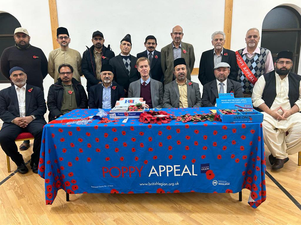 East Region #AMEA held a 2nd Poppy Appeal launch today at Baitul Ahad Mosque #Newham. Sir Stephen Timms MP East Ham, attended the launch. He thanked #CWFP for their wonderful contribution to the society and for their charitable works and wished them luck in the Poppy Appeal.