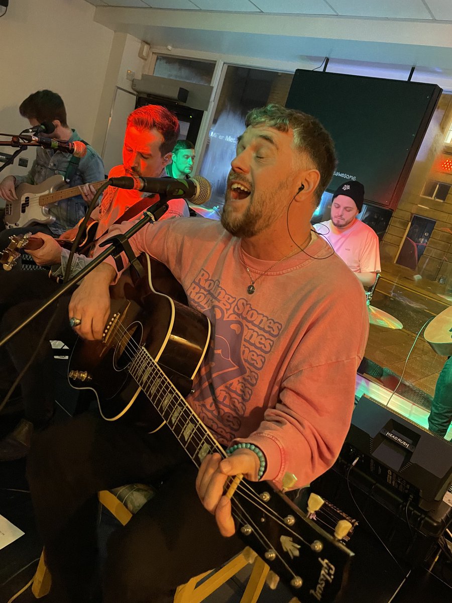 DjchrisJay84's tweet photo. Get on this band ⁦@theheavynorth⁩ seen them tonight ⁦@waxandbeans⁩  brilliant rock rhythm &amp; blues band. https://t.co/0k4y0GrKp6