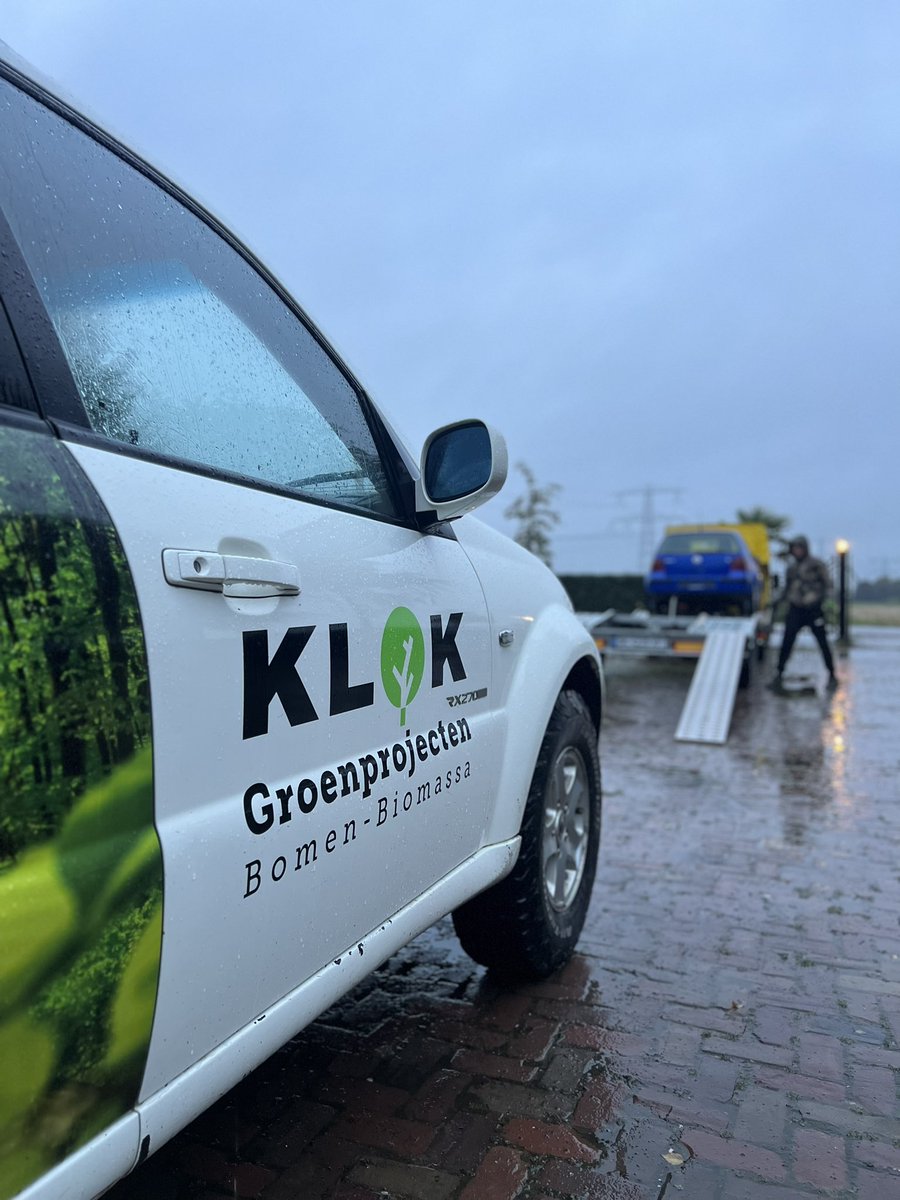 samenoekraine's tweet photo. Vandaag weer een auto gedoneerd naar Oekraïne. Deze @elevchenko en @vkoblenko waren aanwezig bij de ontvangst. Auto wordt ingezet in de regio Donbass. https://t.co/iYQUU1KMpF 

#samenvooroekraine
#standwithukraine
#humanitairianaid
#ukraine https://t.co/e41sz6JSXE