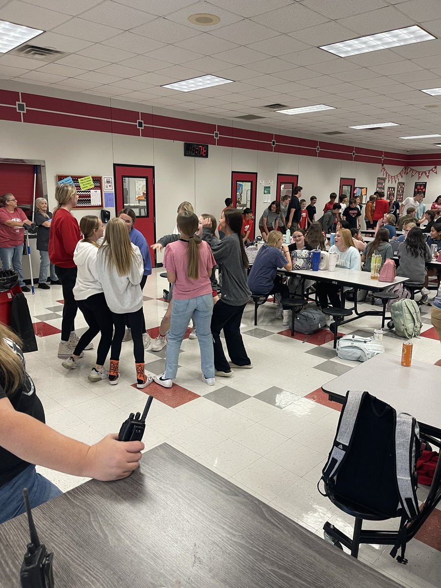 Lorena_Middle's tweet photo. Nothing like a little impromptu LMS Fun Friday Dance Party at lunch to beat the unusual outdoor heat! #TheLeopardWay https://t.co/xNjZI0Z62o