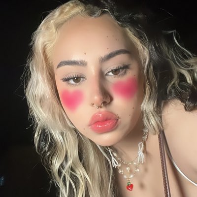 xonrose's tweet photo. #NuevaFotoDePerfil https://t.co/4rDMfnc8c2