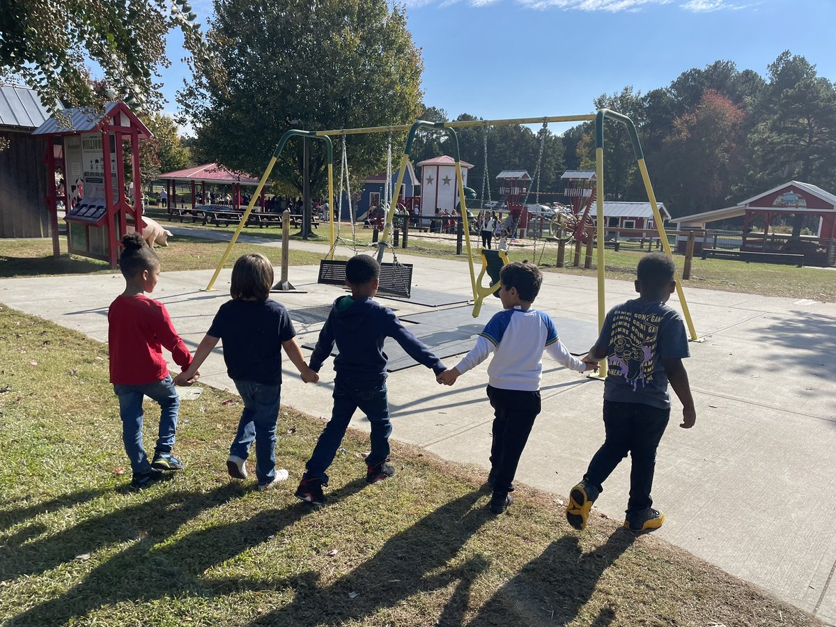 MsRobertsonK's tweet photo. We had a great field trip to Hill Ridge Farms! https://t.co/7adbIqB2qf