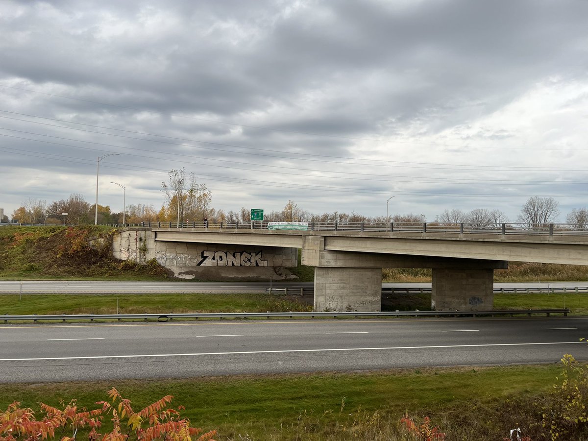 APTSLanaudiere's tweet photo. Partout dans la région #Lanaudière, une opération « déroulement de bannières » s’est amorcée cette semaine. Voilà quelques photos de notre contribution #Berthier #StThomas #StJacques #Assomption #polqc #FrontCommun https://t.co/8pVD2SqP1b