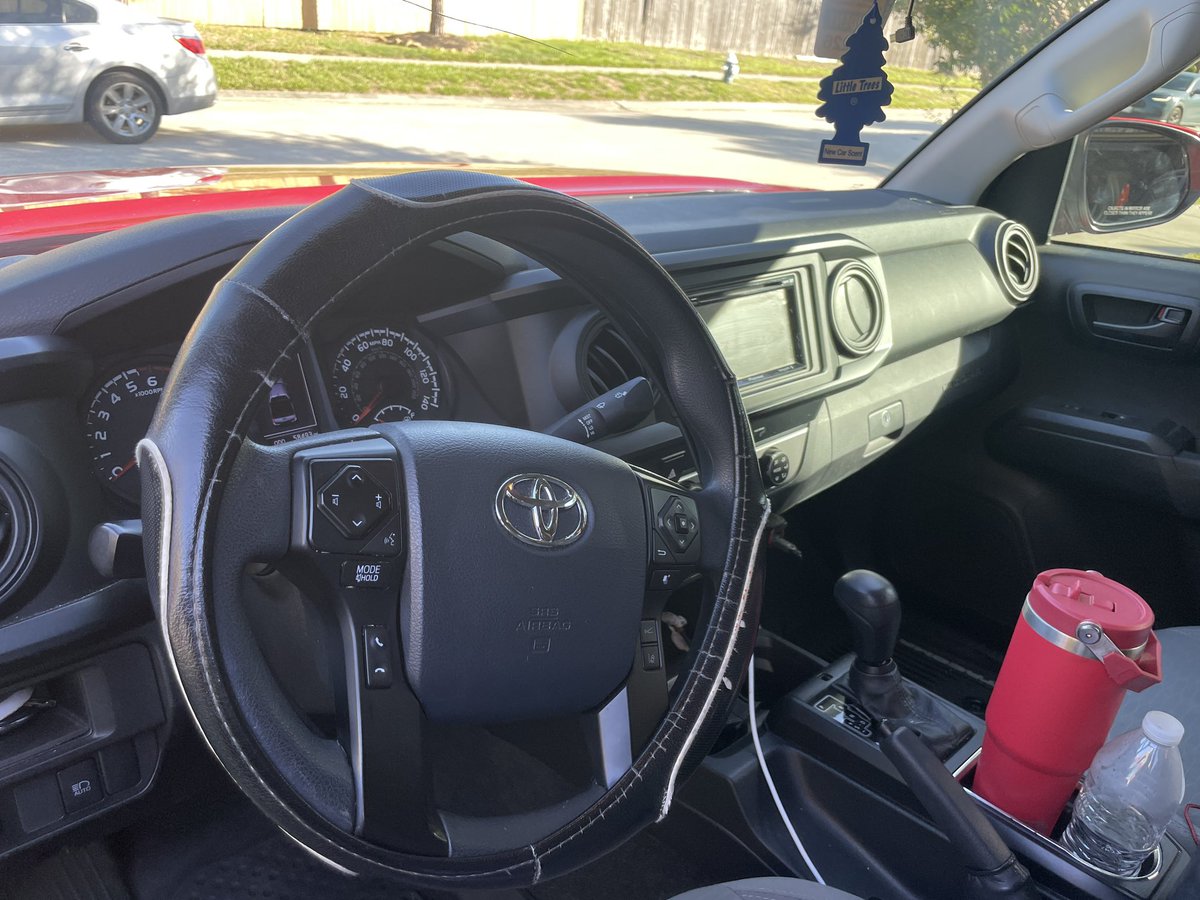 I was lucky enough to win a free car detailing today. Thank you to Royal Gloss Detailing for the great on the spot service today <a href="/HumbleISD_LSE/">Lakeshore Elementary</a>. Y’all did an amazing job!