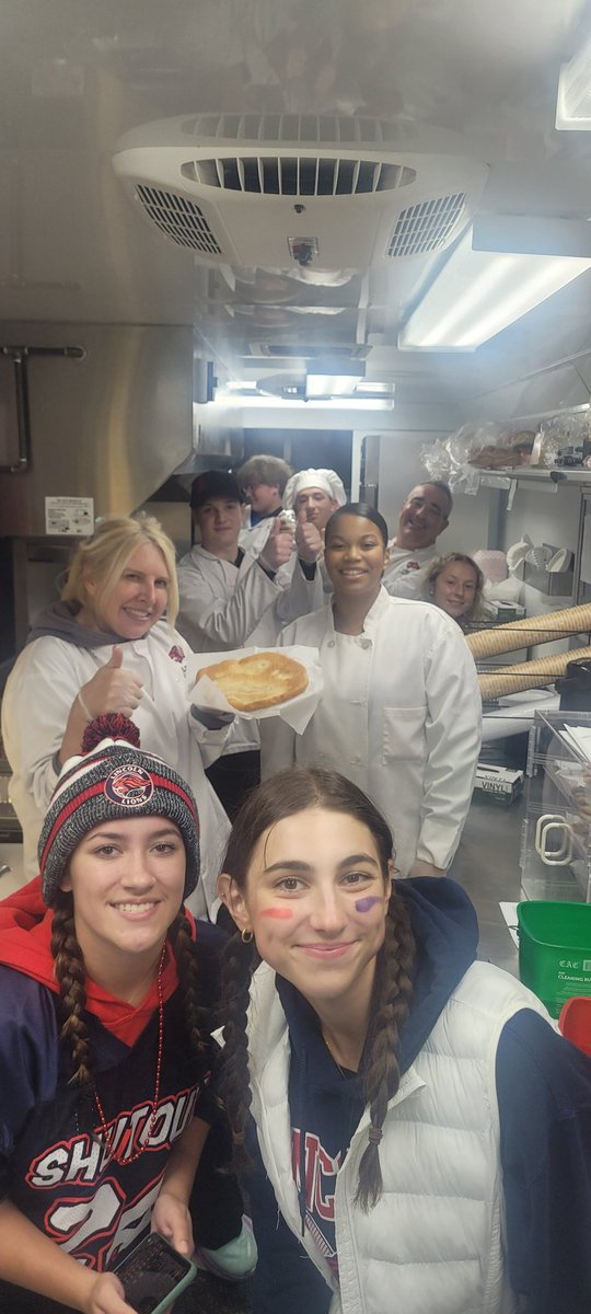 LFilippelli1's tweet photo. HOMECOMING Game night AND the debut of "The Mane Event" Lincoln Food Truck!! Can't hide that Lion pride!! Let's Go Lions! @LHSRI @RIDeptEd @avilatomas @KevinJ_McNamara @LHSRI_Athletics @Cobb45M @MsLanni @KenHopkinsJr @AInfanteGreen https://t.co/Xe6KxFRVWQ