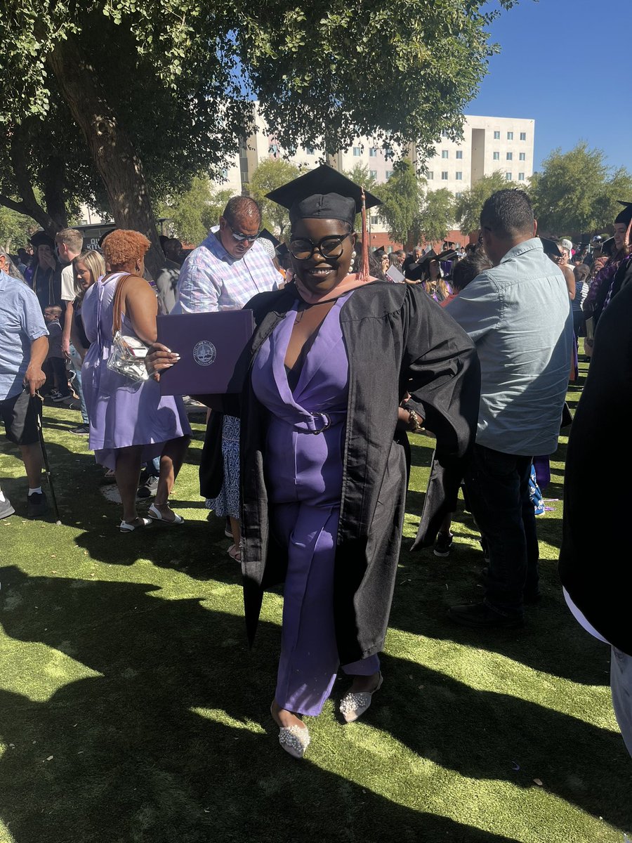 MsCarrieBaybeee's tweet photo. I got my MASTERS today!!!
Big MPH https://t.co/3d5v6MONoW