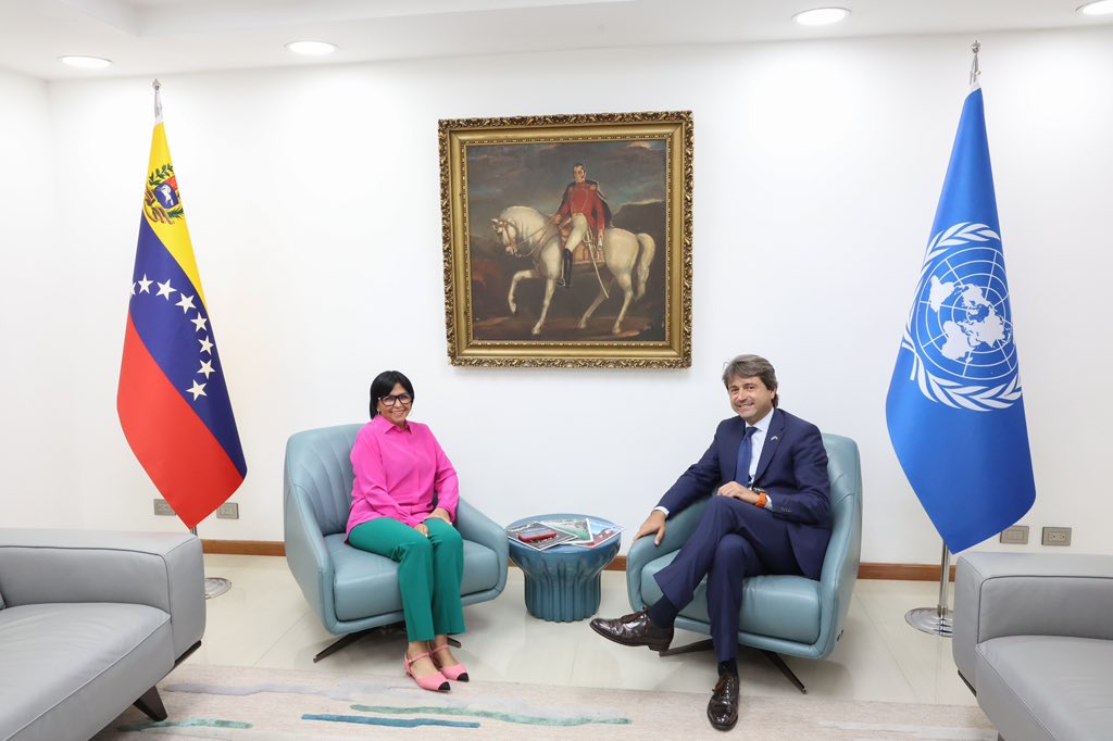 delcyrodriguezv's tweet photo. Recibimos en nombre del Pdte. @NicolasMaduro al Coordinador Residente de la @ONU_es en Venezuela, el Excmo. Gianluca Rampolla del Tindaro. En un cordial encuentro de trabajo saludamos y abordamos la creación de un fondo fiduciario de Naciones Unidas para apoyar el acuerdo social en Venezuela. Reafirmamos nuestra voluntad de seguir afianzando la agenda conjunta de trabajo a favor del bienestar del pueblo venezolano.