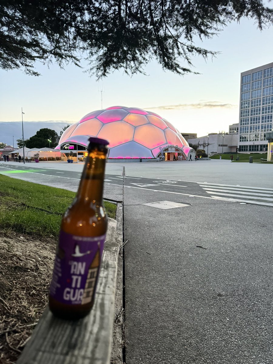 Rubengzamora's tweet photo. Que chula está @cerve_laantigua su etiqueta , pillada en @BeerMarketVa @Disbeer_ https://t.co/ZUbB1T2onM