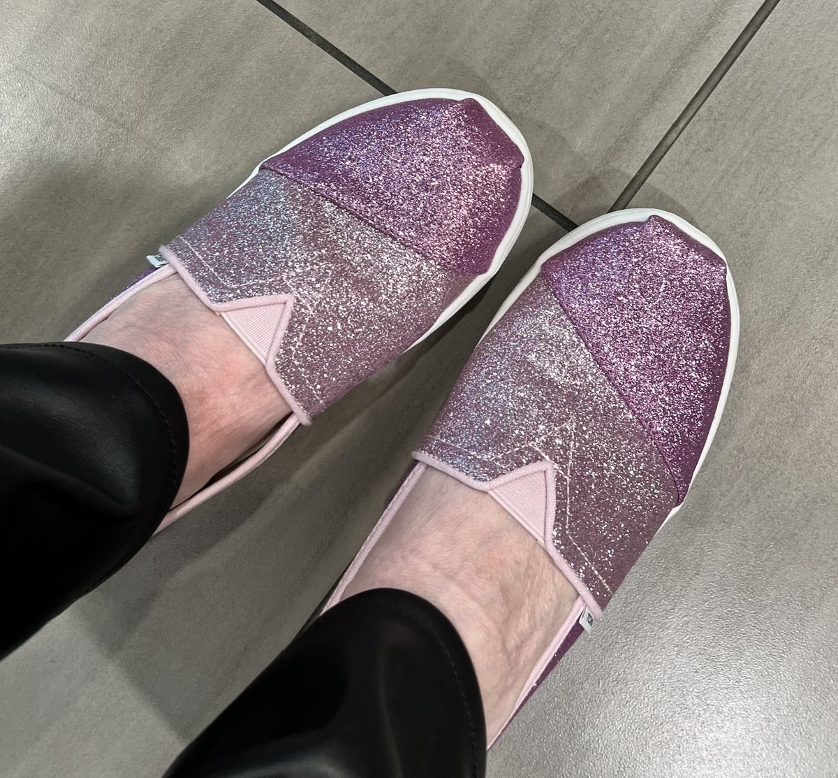 Have my pink sparkles in honor of #BreastCancerAwarenesMonth for tonight’s <a href="/myriadgenetics/">Myriad Genetics</a> #nsgc23 party! Looking forward to seeing everyone there.