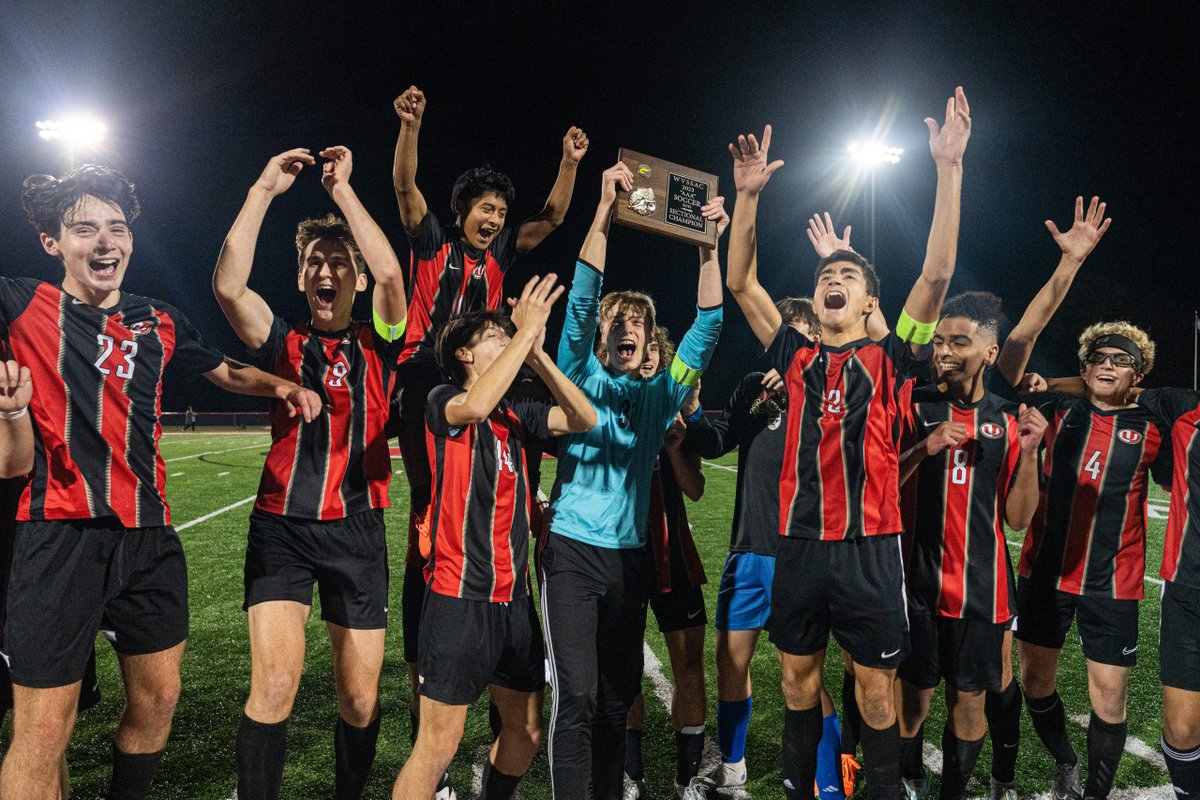 dompostsports's tweet photo. "Hawks score early, hang on late to win section title, 1-0, over Bridgeport"
Photo Credit: Benjamin Powell
#HawksScore #SectionTitle #Bridgeport #BoysSoccer #University https://t.co/U0MEEx4NNC