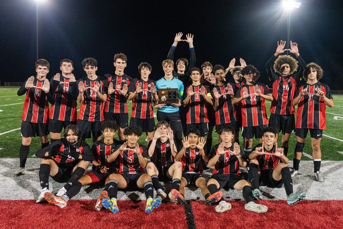 dompostsports's tweet photo. "Hawks score early, hang on late to win section title, 1-0, over Bridgeport"
Photo Credit: Benjamin Powell
#HawksScore #SectionTitle #Bridgeport #BoysSoccer #University https://t.co/U0MEEx4NNC