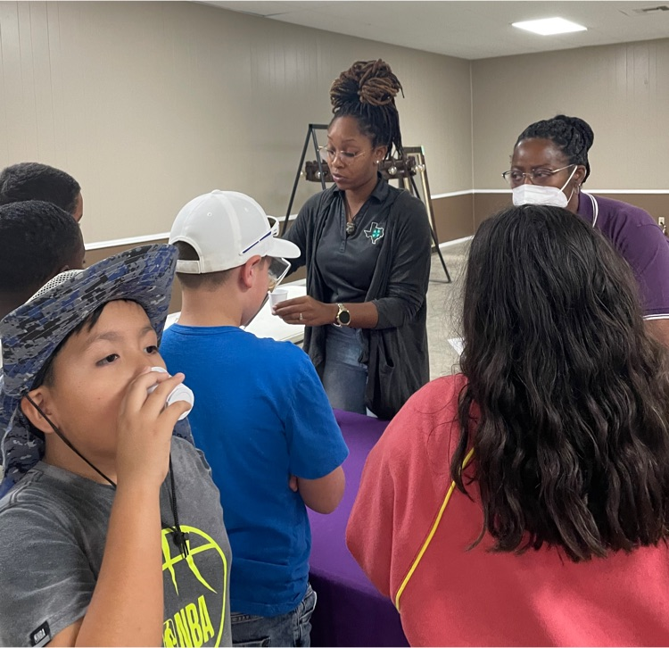 RoyalElem's tweet photo. Fourth Grade Field Trip! 
#WeAreRoyal #DestinationLearning https://t.co/nCYU4WeK27