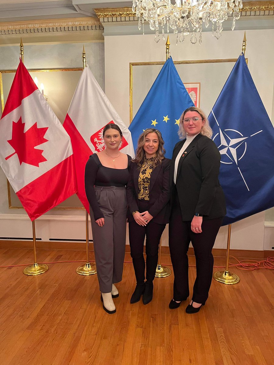 jo_szpak's tweet photo. Team #Manitoba @CanPolCongress @KpkManitoba Young Polonia Summit https://t.co/X3KA8sn0al