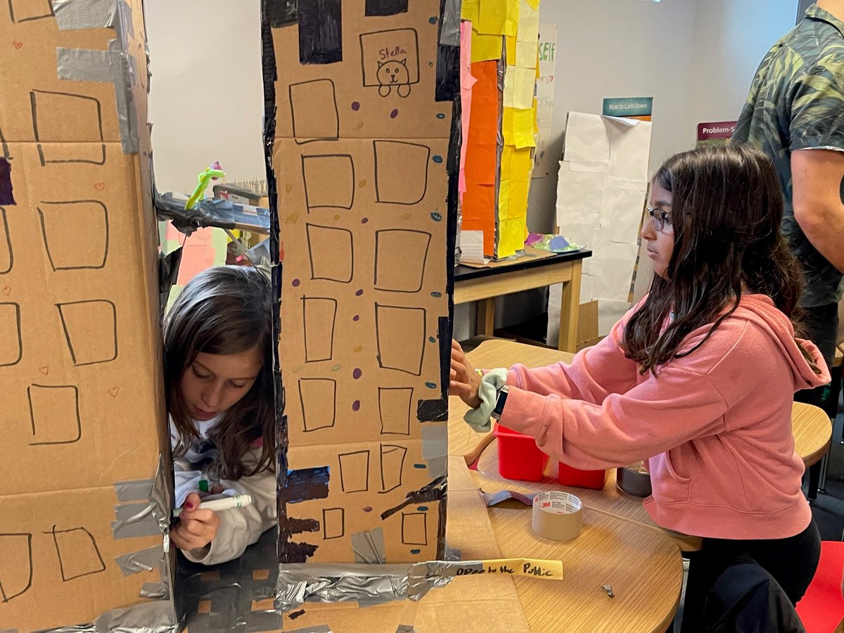 BASISIndBK's tweet image. Our Gr. 4 engineers finished off their skyscraper group projects this week! Mr. Kaponyas was incredibly proud of the structures and design. #engineeringrules #groupprojects #gobears