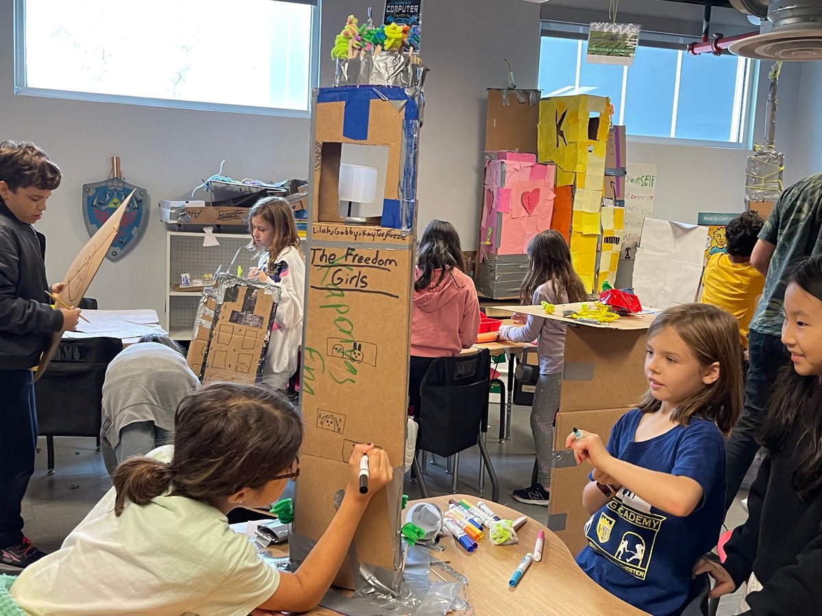 BASISIndBK's tweet image. Our Gr. 4 engineers finished off their skyscraper group projects this week! Mr. Kaponyas was incredibly proud of the structures and design. #engineeringrules #groupprojects #gobears