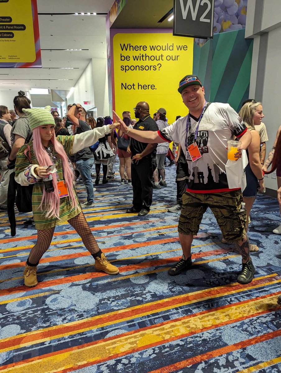 jackfry42_ARK28's tweet photo. #TwitchConLasVegas @bbjessTTV @TheOMGSgaming @demonsqurrelz https://t.co/Vx9hmXBb2e