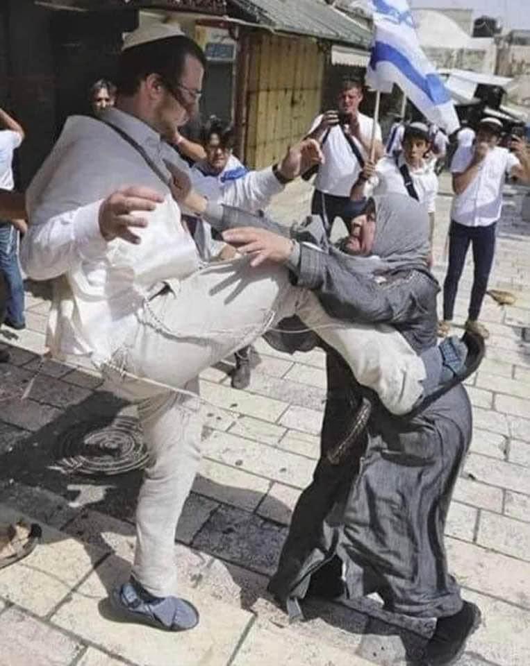 Bob_cart124's tweet photo. Piers Morgan's be like, "Israel has a right to defend itself" https://t.co/2ONUd8Umz2