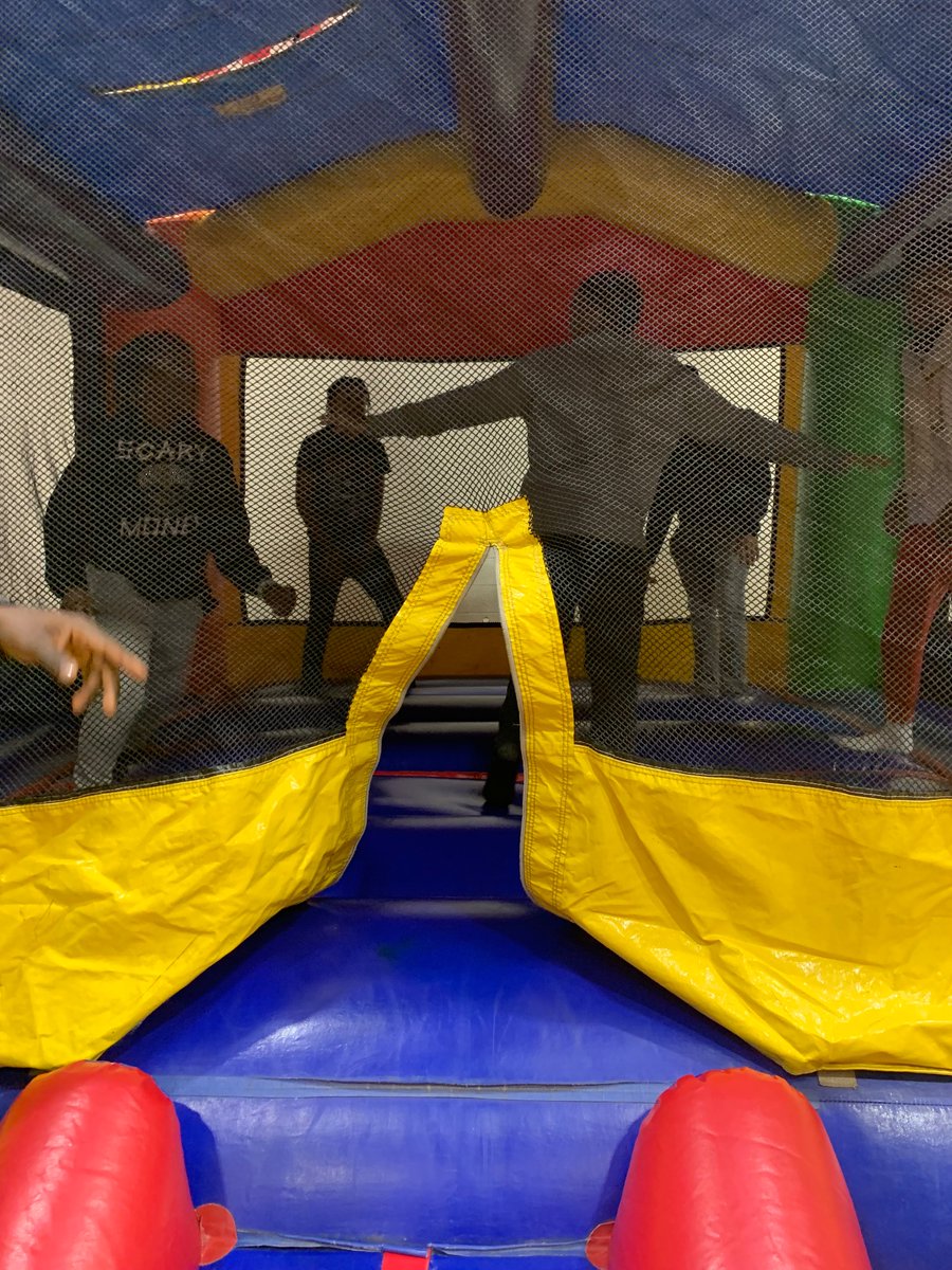 shundawalker123's tweet photo. Continuing to build the school’s culture and climate…Climate-the heart and soul of the school...the feeling that encourages students and staffs to love the school and want to be a part of it.. #FallFestivalHappenings 🐾 #LMS #DoingWhat’sBestForScholarsandStaff https://t.co/yrMSapX1QS
