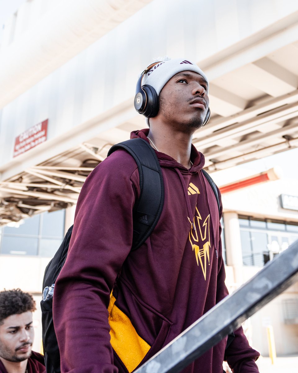 ASUFootball's tweet photo. Taking flight 🛫

#ForksUp /// #ActivateTheValley https://t.co/j4C85Iohww