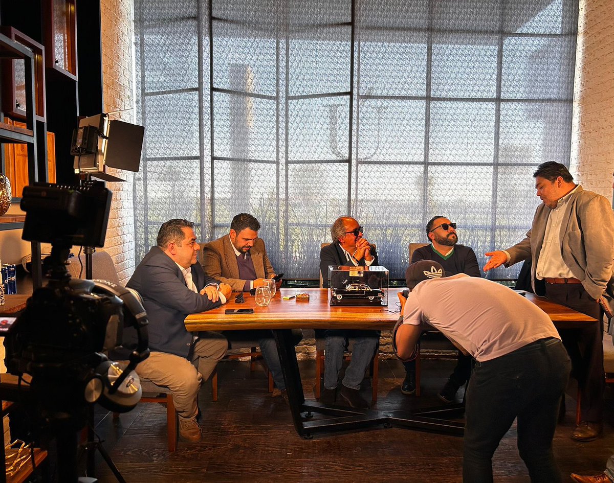 LedMotion_Tv's tweet photo. Siendo cómplices de estos #negros 

@mundovelazquez @QuintaMam @eljovenzeus @ldgarcia_mkt @soprano_tonny 

#LedMotion https://t.co/b4uekUTVul