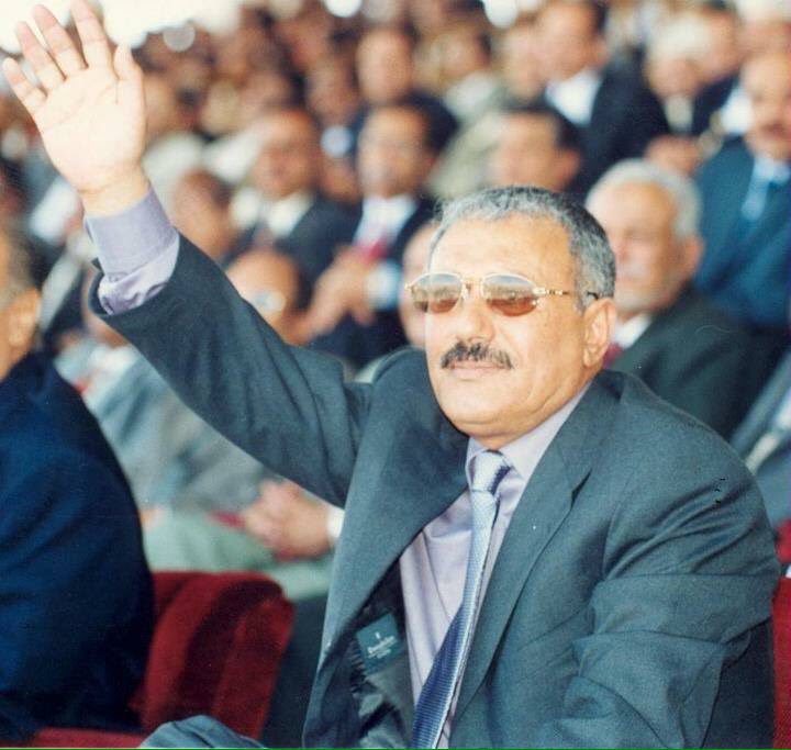 ســـلام الله علـــيكــم👋

الزعيم علي عبدالله صالح :استطاع أن يغير مجريات التاريخ اسس بنيان الديمقراطية
وبناء المشاريع والمنشآت وشق الطرقات وحقق المنجزات؟واهمها منجز الوحدة اليمنية🇾🇪
عاش الشعب في عزه وأمن وأمان في تلك الفترة التي رئسها الزعيم علي عبدالله صالح 
#رحمة_الله_عليه