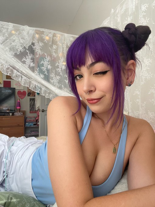 netflix in bed with me? (; https://t.co/PvAunmGpap