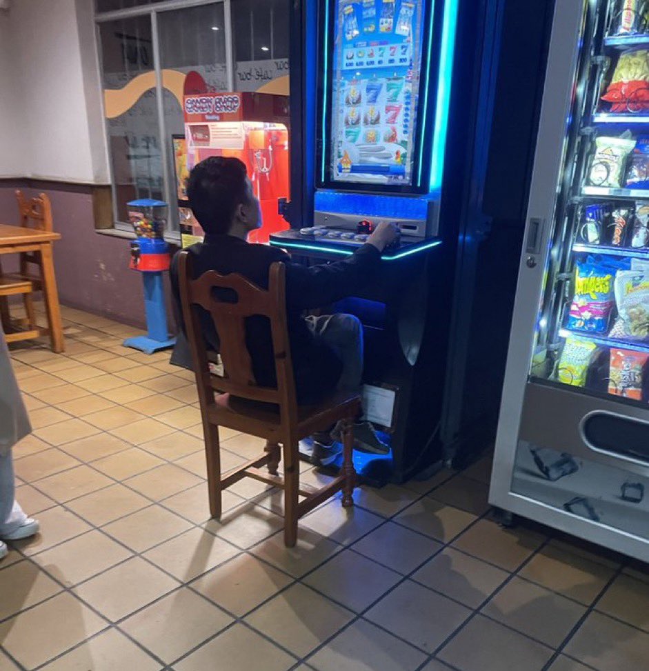 Jimbo4xL's tweet image. este si que se ha adaptado rapido a la cultura española