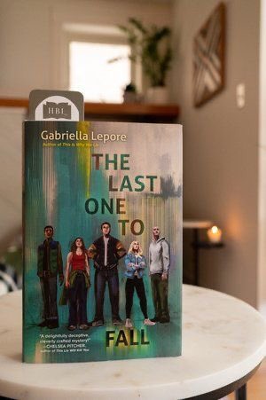 xxxxxlosersclub's tweet photo. “The Last One to Fall” Gabriella Lepore https://t.co/cZCPJIf715