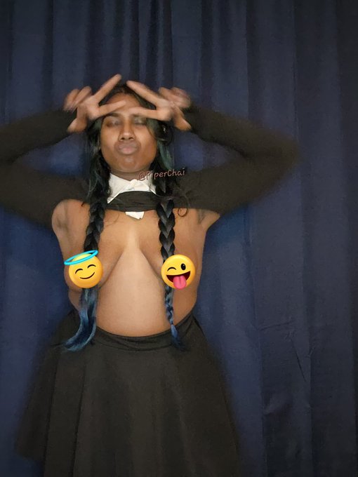 Going thru some goofy pictures I took last year lol Happy almost Halloween 🎃 https://t.co/k1WFh0W6q6<a href="/tag/mvsales"class="tags"><span>#mvsales</span></a>