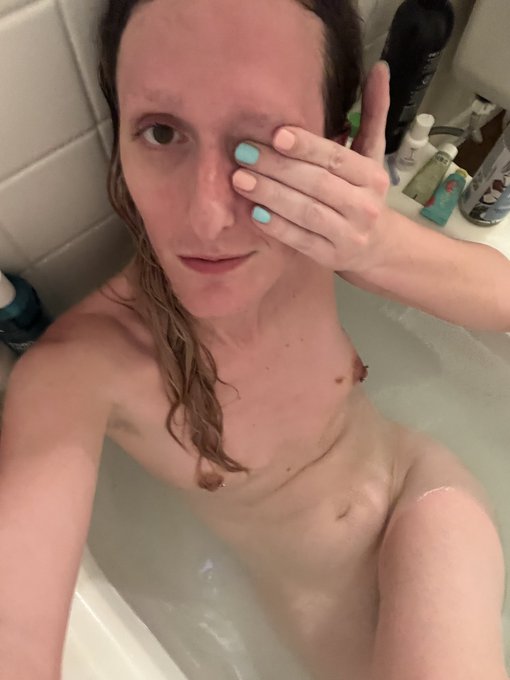 I&rsquo;m a dirty girl wanna help me get clean?? https://t.co/lHc9cMlsMh