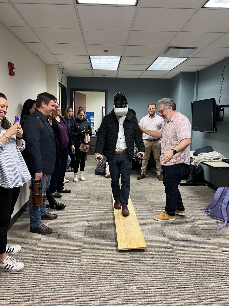 Prof. Kelly Chu shared insights on Metaverse & Branding w MBA students from TEC de Monterrey at @CMNDePaul. Their VARC & Me Lab visit presented new advertising & media research tech. Special thanks to Prof. Paul Booth & Jarriae Anderson for showing the tech's innovative use!