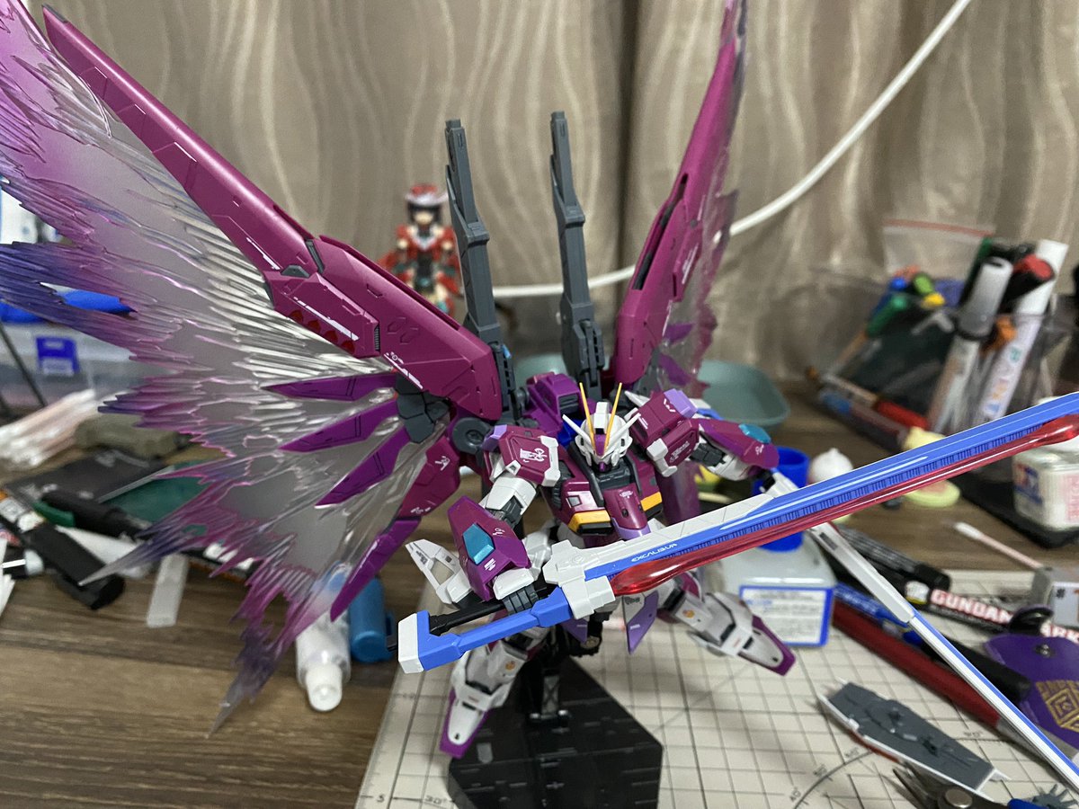lock_zc's tweet photo. 加班加的好久没玩胶了 终于有时间玩了 第一次买pb限定的模型 至少这激光盾的透明材料质感很好 翅膀和水贴都是买的第三方的 财团B的水贴妥妥的折磨人 https://t.co/cbfkgVeryn