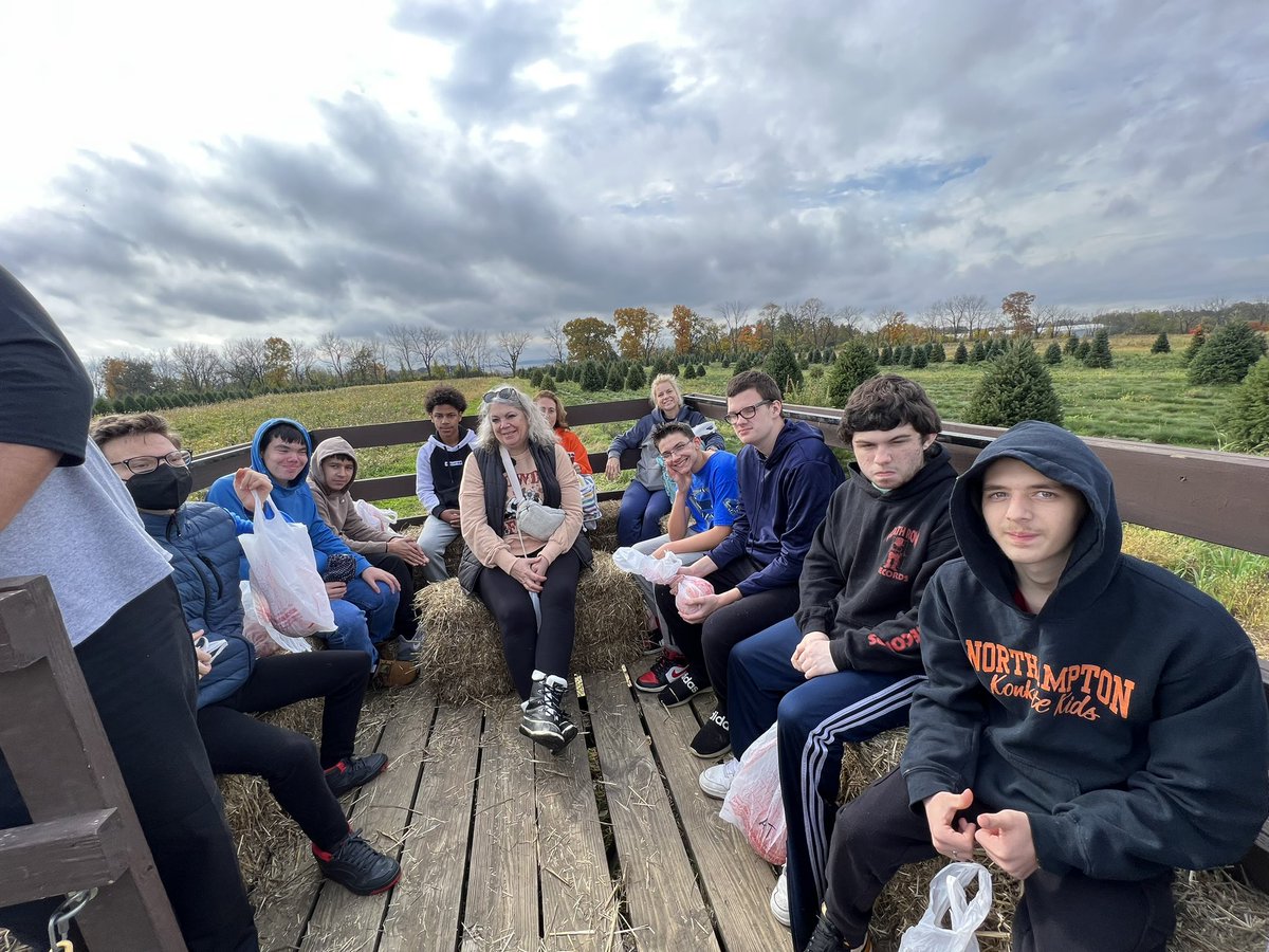 NASD_LSS_Class's tweet photo. Thank you Unangst Tree Farm! Another wonderful pumpkin picking educational experience!! https://t.co/3OTGtPHW0u