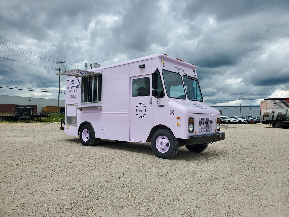 FoodTrucksInt's tweet photo. Still one of our favorites, and surprisingly one of the harder ones we ever built. Took us a long time to figure out how to get all these appliances in such a small package, but we did it! #foodtruck #food #foodtrailer #concession https://t.co/q99zu5R0XB