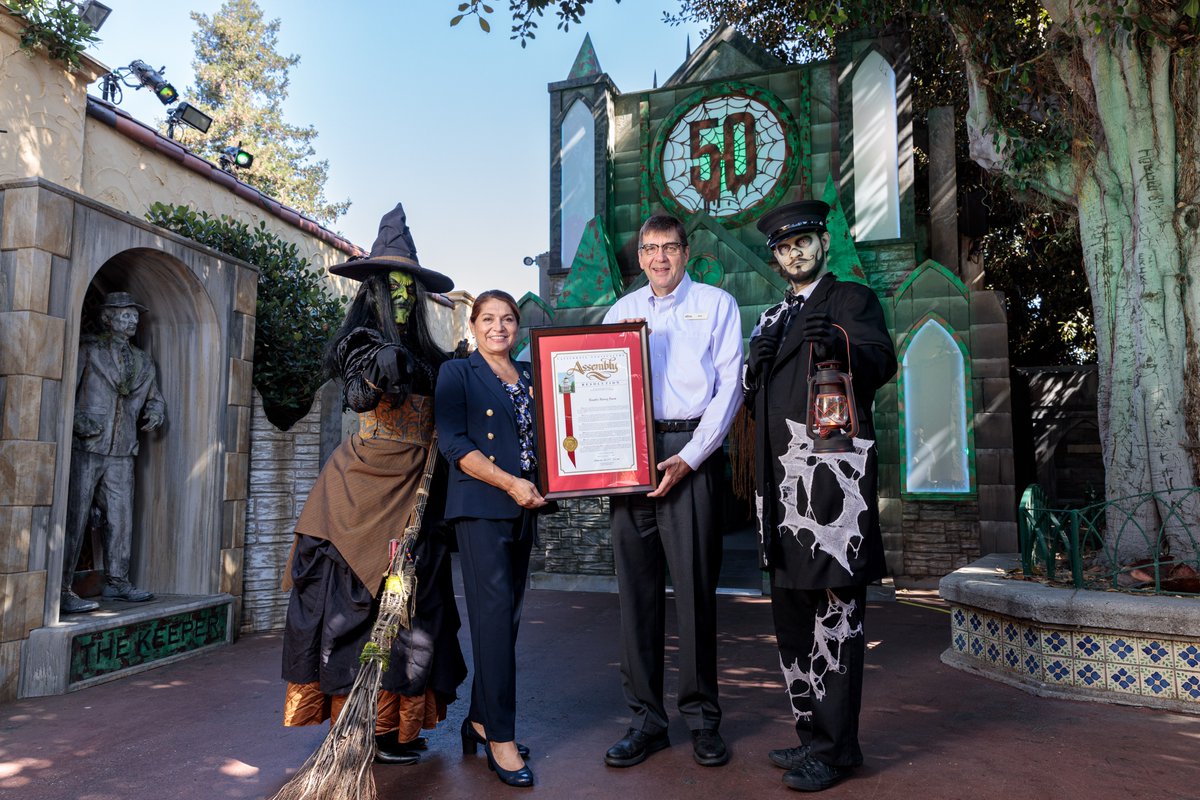 Joined by the infamous Green Witch and the ghostly Conductor, Assemblywoman Sharon Quirk-Silva (D-Fullerton) presented Vice President and General Manager Jon Storbeck with a resolution recognizing 50 years of Knott’s Scary Farm! #ScaryFarm50