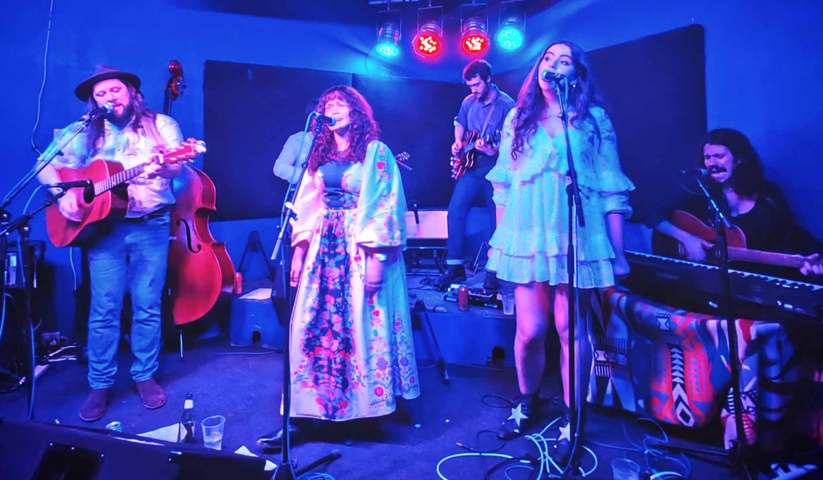 Alistair Braidwood (@scotswhayhae) on Twitter photo 🎶💕 Great night of music with The Niche Family, wonderfully supported by <a href="/niamh_corkey/">niamh!</a>, <a href="/thegladcafe/">The Glad Cafe</a>.
Thanks to <a href="/HolySmokesUK/">Holy Smokes Records</a> for inviting me along, & you can hear The Niche Family on this Sunday's <a href="/ScotsWhayHae/">Alistair Braidwood</a> Radio Show on <a href="/OfficialCamGlen/">CamGlen Radio 107.9FM</a> 
7-9pm 👉 camglenradio.org/live 🎶💕 Great night of music with The Niche Family, wonderfully supported by <a href="/niamh_corkey/">niamh!</a>, <a href="/thegladcafe/">The Glad Cafe</a>.
Thanks to <a href="/HolySmokesUK/">Holy Smokes Records</a> for inviting me along, & you can hear The Niche Family on this Sunday's <a href="/ScotsWhayHae/">Alistair Braidwood</a> Radio Show on <a href="/OfficialCamGlen/">CamGlen Radio 107.9FM</a> 
7-9pm 👉 camglenradio.org/live