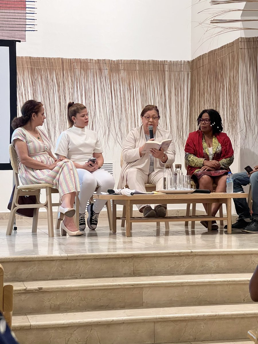Coloquio Actualidad Mundial de la Poesía Escrita por Mujeres.

XII Semana Internacional de la Poesía, Santo Domingo, 2023.