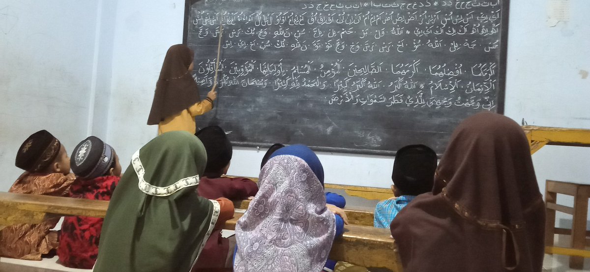 Hai kawan kecil,..
Belajar dan semangat terus yuks,..

Teruslah semangat,..
Hingga nanti malas, lemah &amp; lelahku muncul,.
Kalian hadir sebagai pelipur ku, org tuamu, teman &amp; tetangga²mu.

#Santrikecil